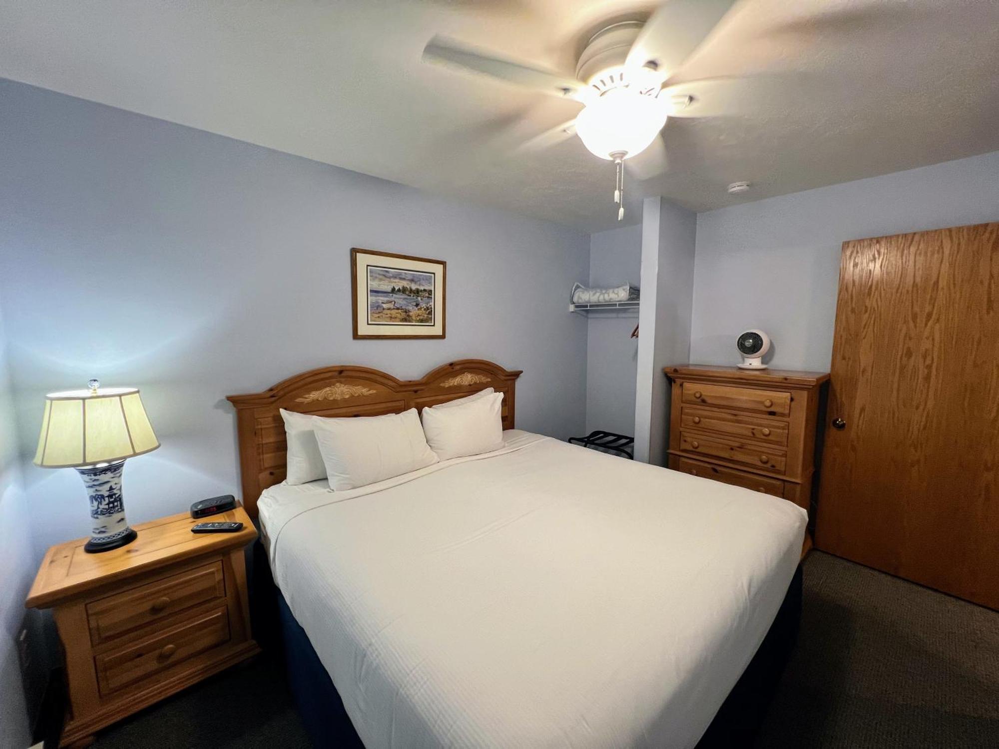 Bay Breeze Resort Ифрейм Екстериор снимка
