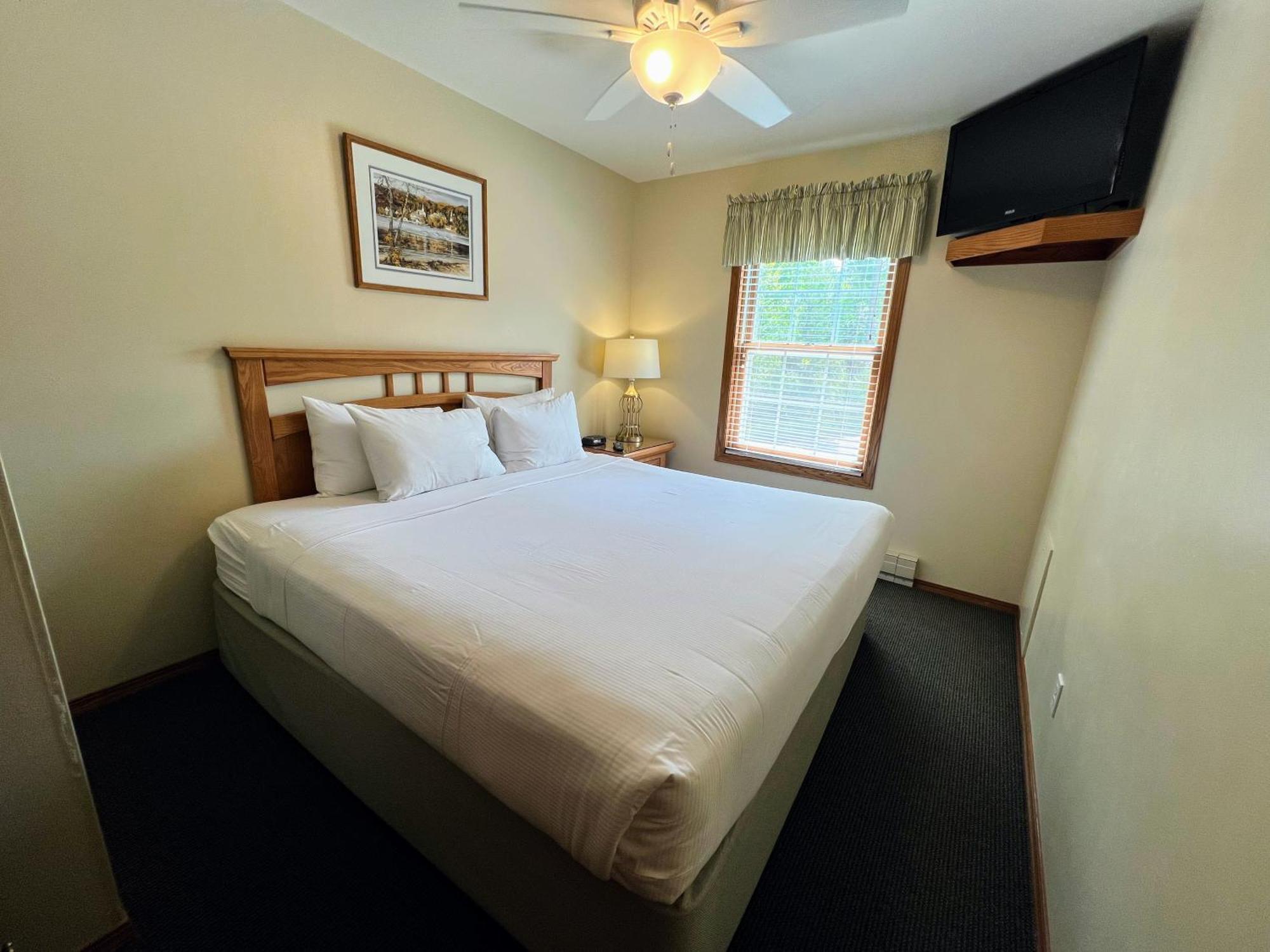 Bay Breeze Resort Ифрейм Екстериор снимка