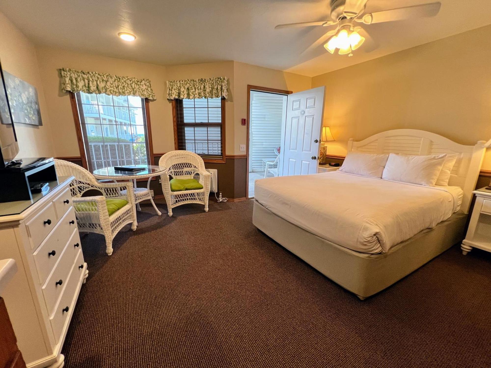 Bay Breeze Resort Ифрейм Екстериор снимка
