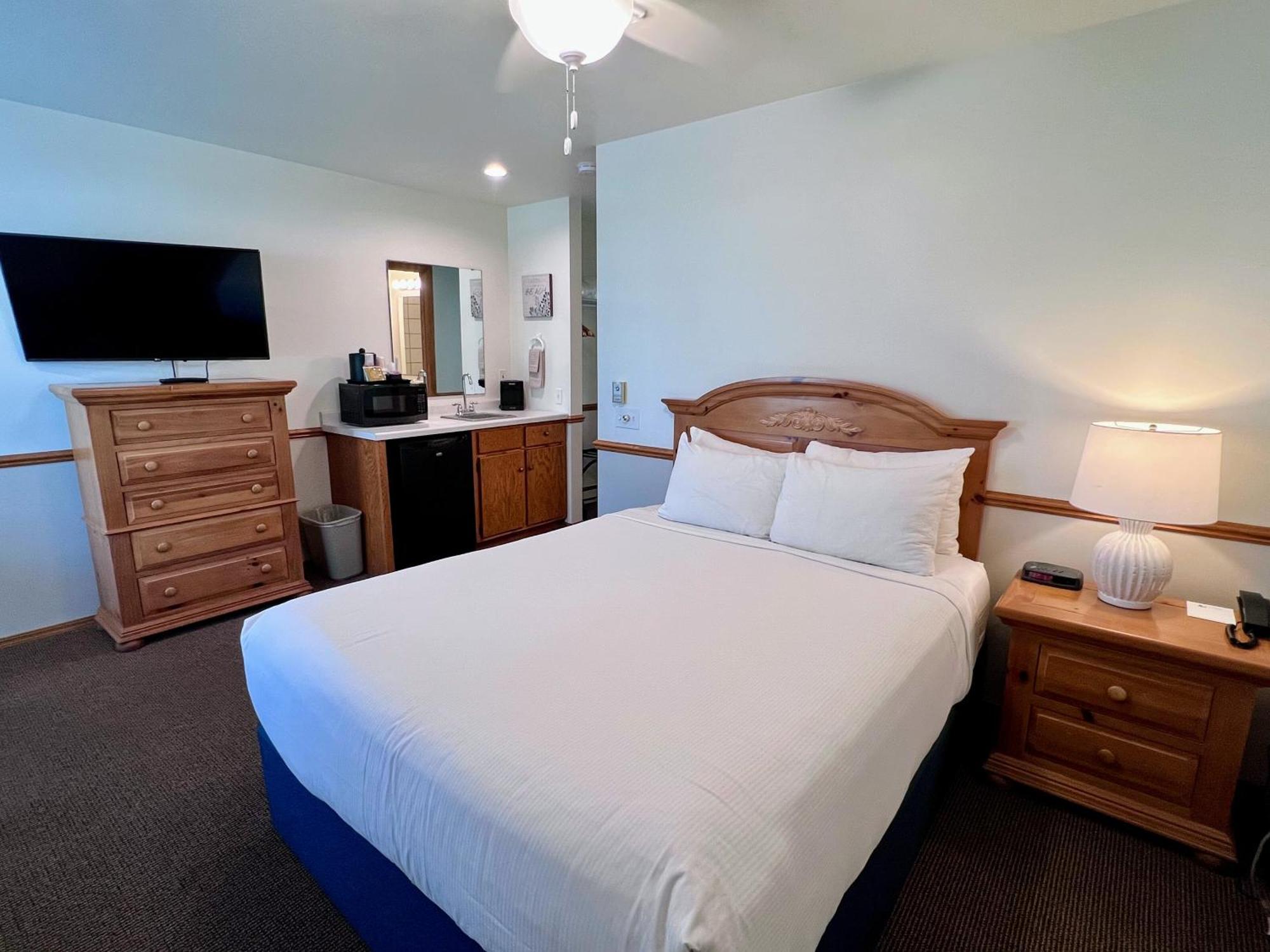 Bay Breeze Resort Ифрейм Екстериор снимка