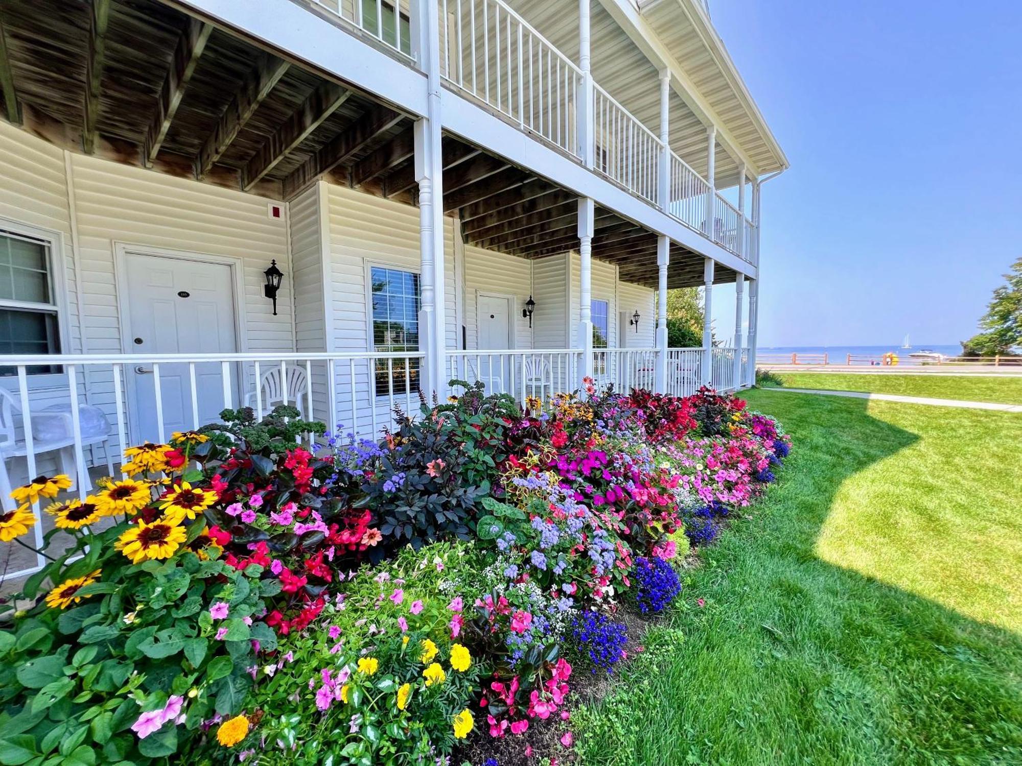 Bay Breeze Resort Ифрейм Екстериор снимка