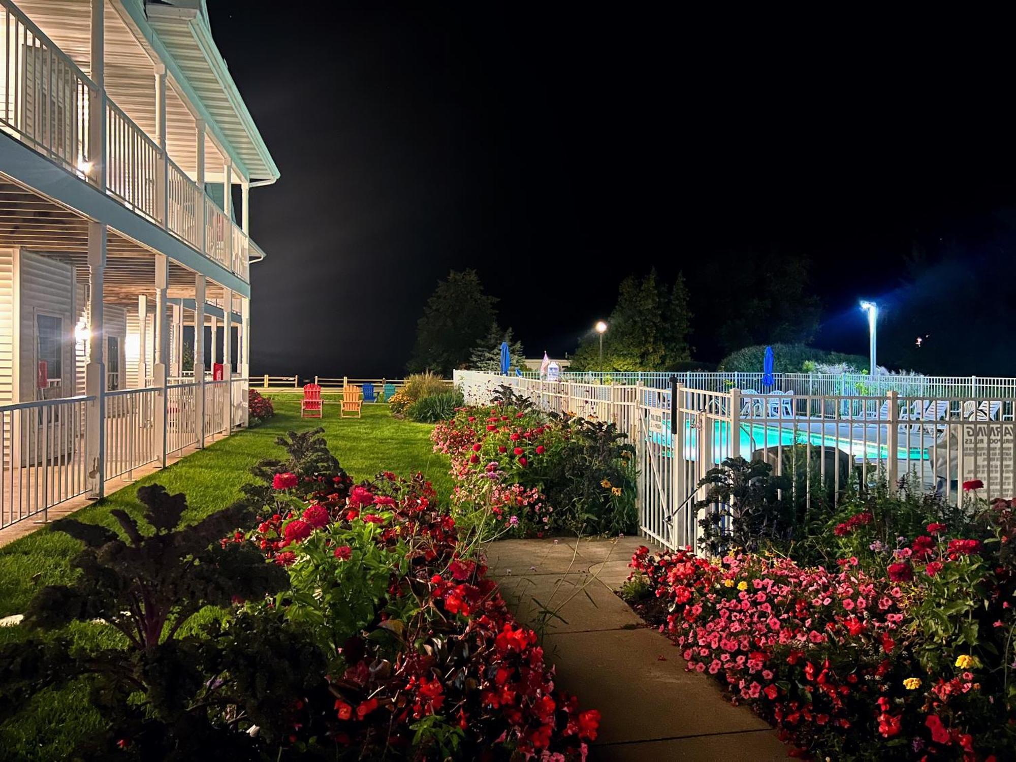 Bay Breeze Resort Ифрейм Екстериор снимка
