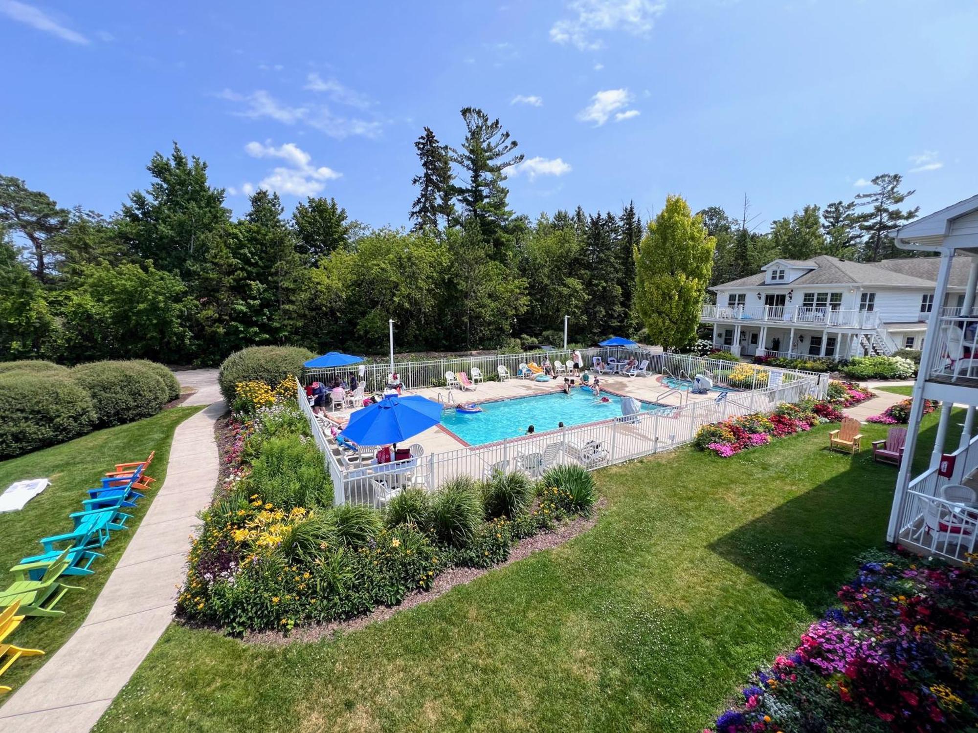 Bay Breeze Resort Ифрейм Екстериор снимка